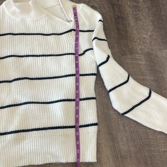 WHBM White Stripe Puff Side neck Zip Sweater, Small - Picture 5 of 8
